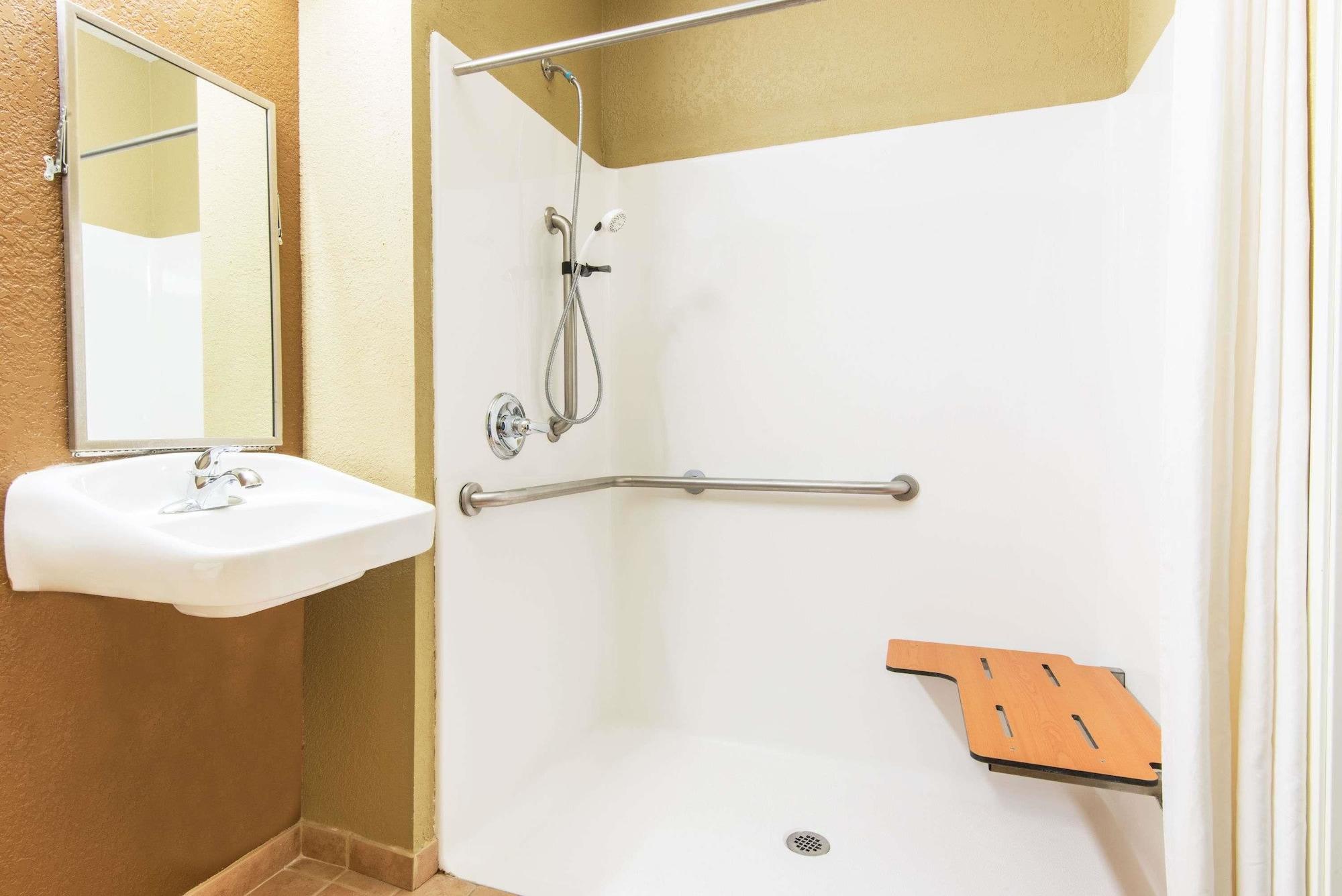 Microtel Inn And Suites Монтгомери Экстерьер фото
