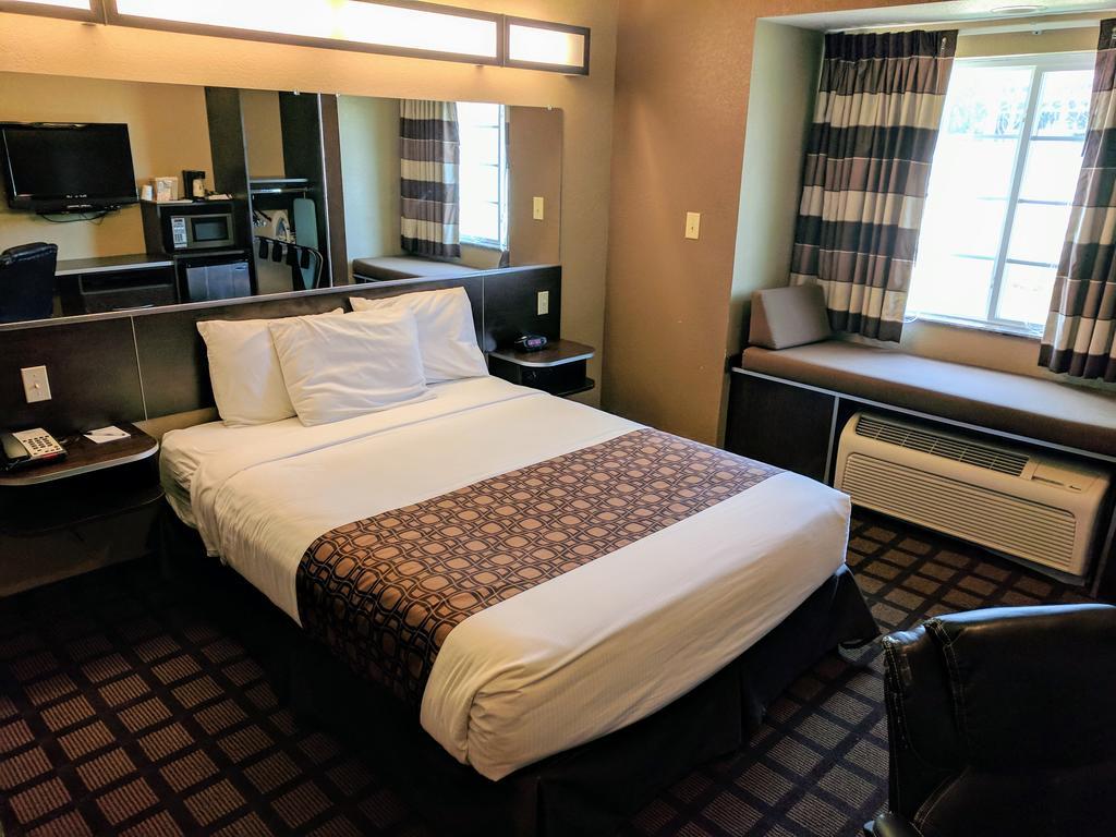 Microtel Inn And Suites Монтгомери Экстерьер фото