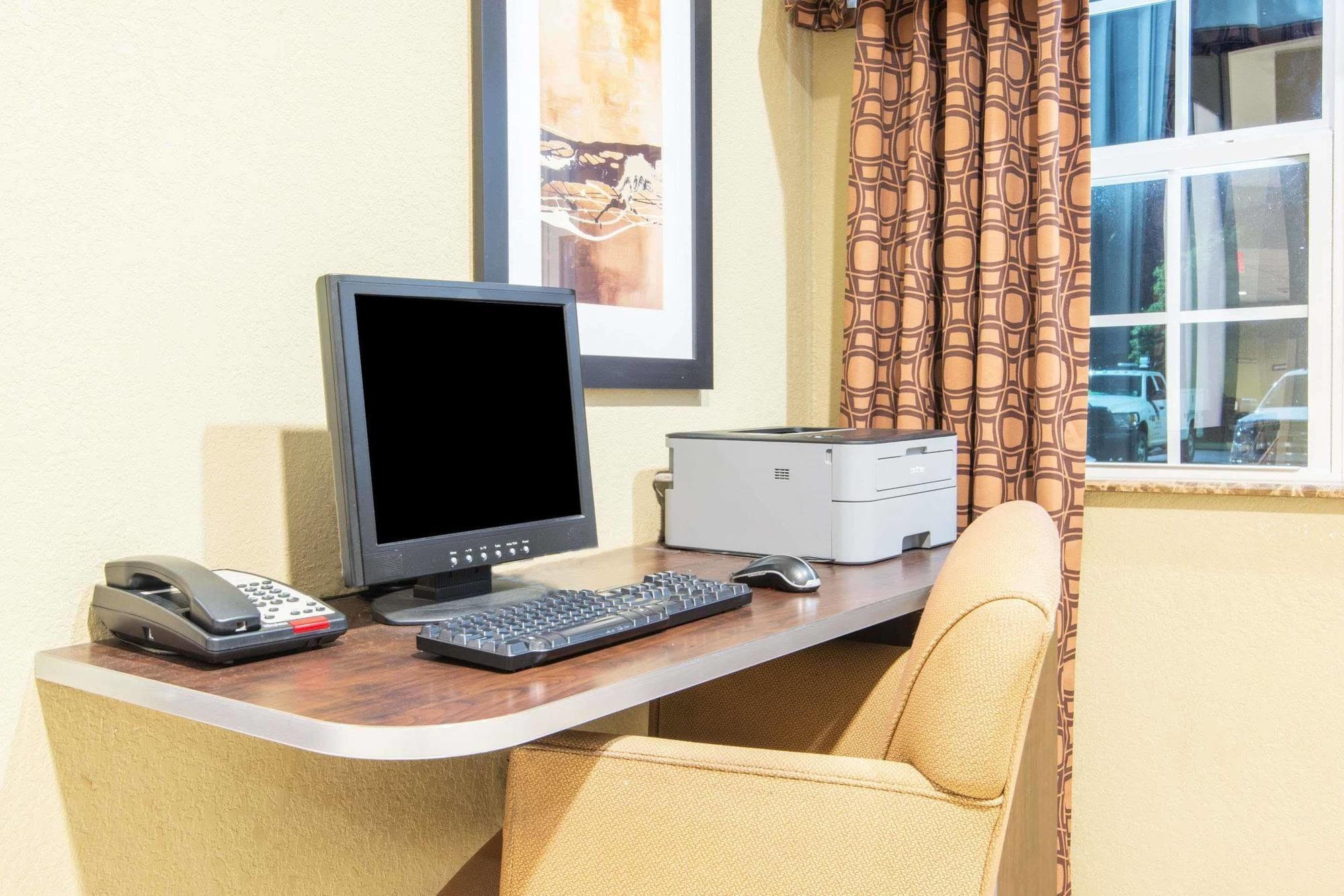 Microtel Inn And Suites Монтгомери Экстерьер фото